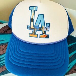 Men’s New & never worn Royal blue & white LA trucker hat